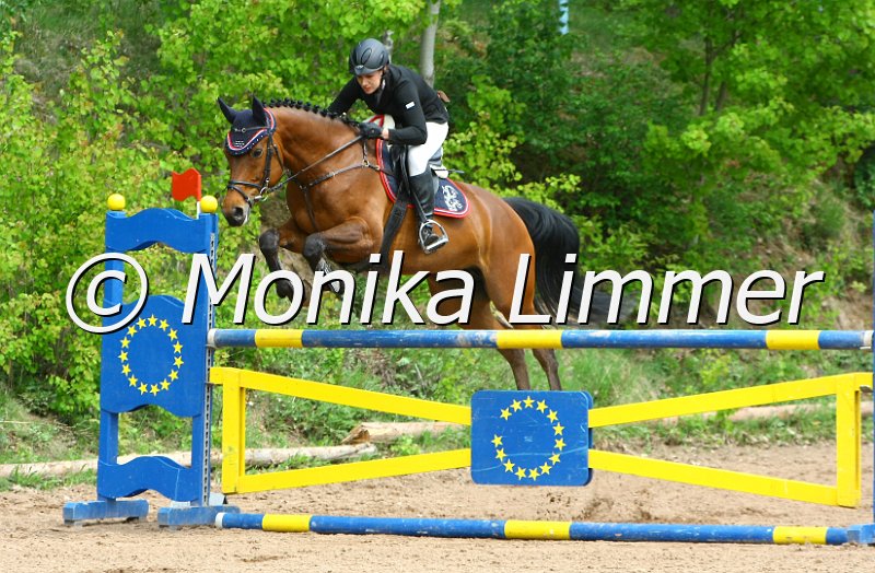 104M3575_Esmee_Springpf L.JPG